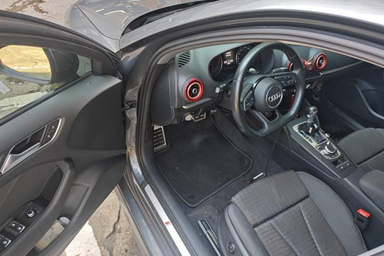 Used Audi A3 2019 Limousine 40 TFSI Sporty Version China VI Driver Seat