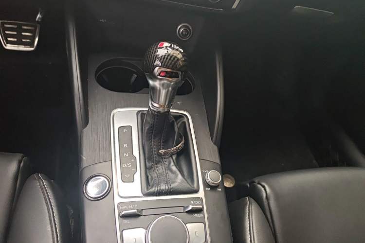 Used Audi A3 2019 Limousine 35 TFSI Sport Edition China V Emission Standard Gear Lever