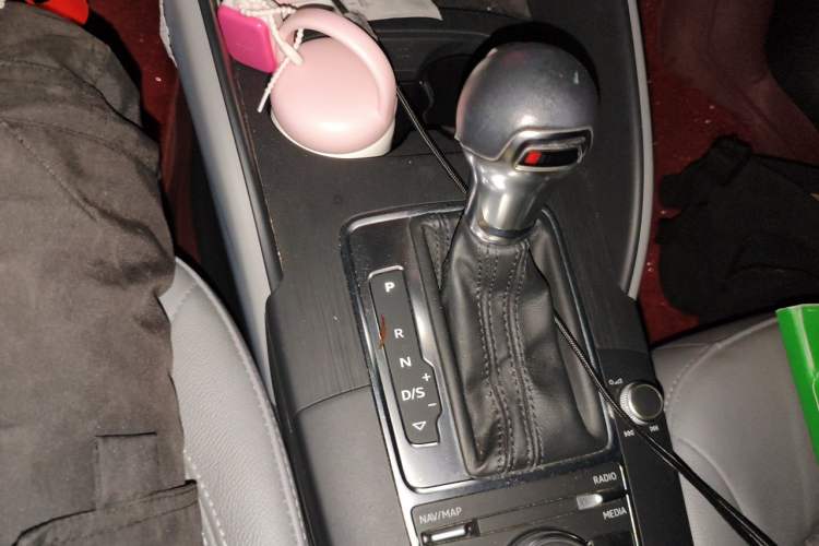 Used Audi A3 2019 Limousine 35 TFSI Fashion Edition China VI Emission Standard Gear Lever