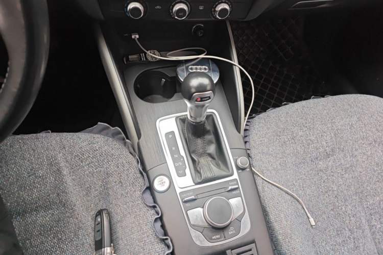 Used Audi A3 2019 Limousine 35 TFSI Fashion Edition China V standard Gear Lever