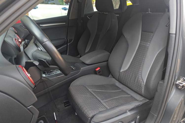 Used Audi A3 2019 Limousine 40 TFSI Sporty Version China VI Left Front Seat