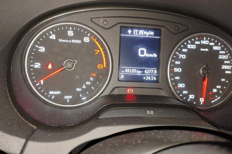 Used Audi A3 2019 Limousine 35 TFSI Fashion Edition China VI Emission Standard Odometer Close Up
