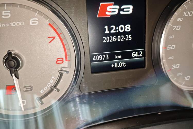 Used Audi A3 2019 Limousine 40 TFSI Sport Version China V Emission Standard Odometer Close Up