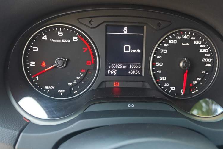 Used Audi A3 2019 Limousine 40 TFSI Sporty Version China VI Odometer Close Up