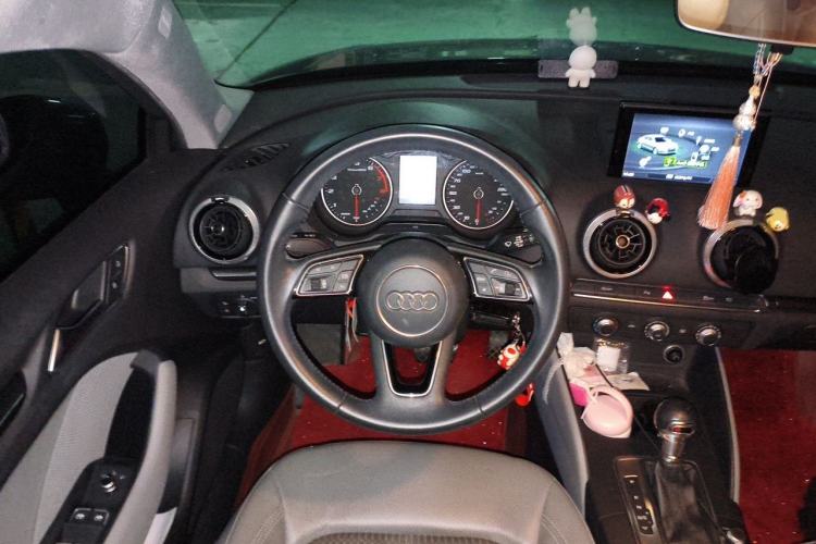 Used Audi A3 2019 Limousine 35 TFSI Fashion Edition China VI Emission Standard Steering Wheel