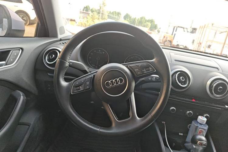 Used Audi A3 2019 Sportback 35 TFSI Fashion Edition China VI Emission Standard Steering Wheel