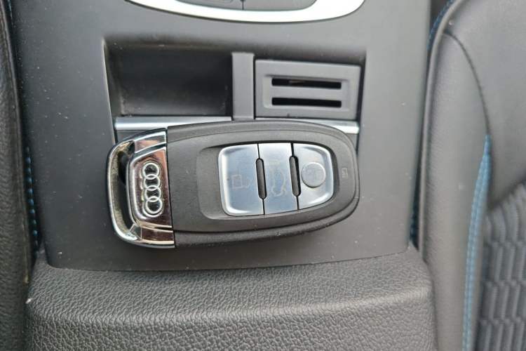 Used Audi A3 2019 Sportback 35 TFSI Fashion Edition China VI Emission Standard Vehicle Key