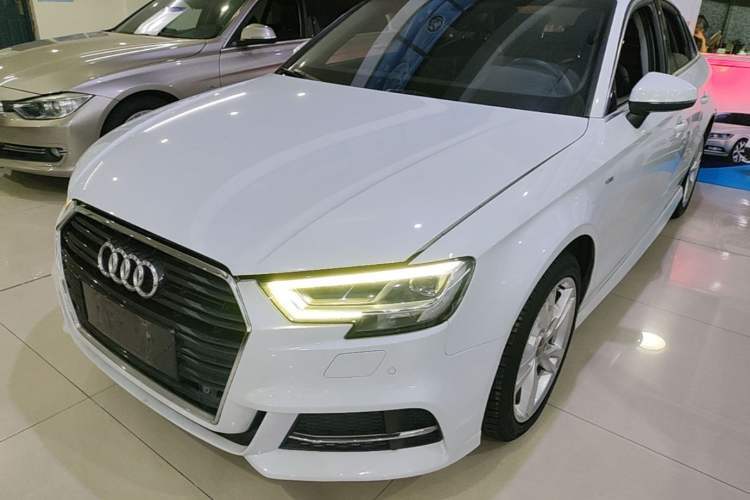 Used Audi A3 2019 Limousine 35 TFSI Fashion Edition China V standard Guazi used car, China used car export, Used car for sale, Used cars, Cheapest cars for sale