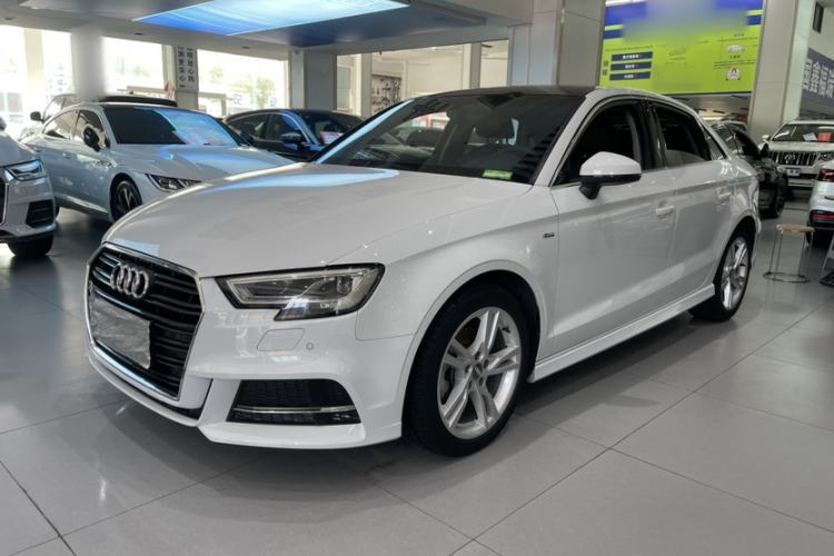 Used Audi A3 2019 Limousine 35 TFSI Fashion Edition China V standard Guazi used car, China used car export, Used car for sale, Used cars, Cheapest cars for sale