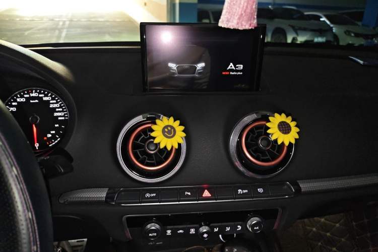 Used Audi A3 2019 Limousine 35 TFSI Style Version China V Emission Standard Audio And AC Panel