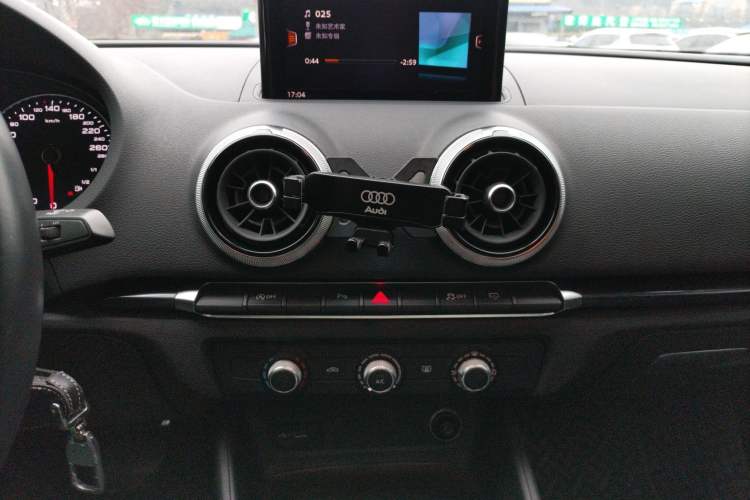 Used Audi A3 2019 Limousine 35 TFSI Fashion Edition China VI Emission Standard Audio And AC Panel
