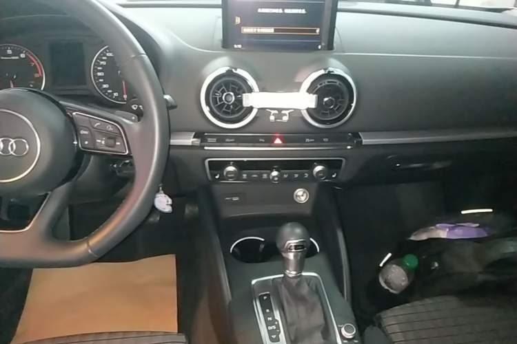 Used Audi A3 2019 Limousine 35 TFSI Sport Edition China V Emission Standard Audio And AC Panel