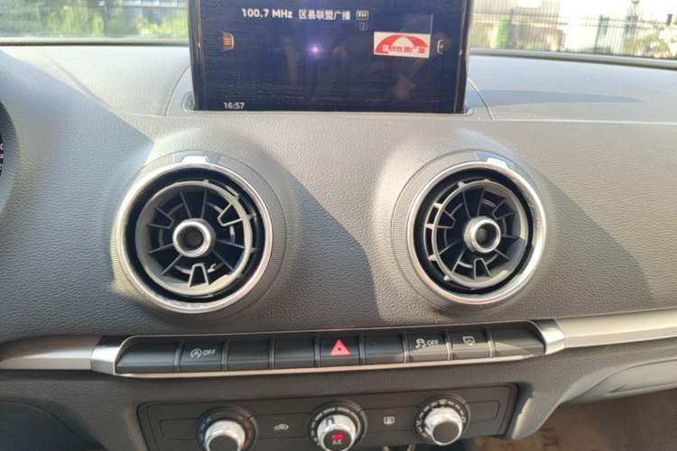 Used Audi A3 2019 Limousine 35 TFSI Ambition China VI Audio And AC Panel
