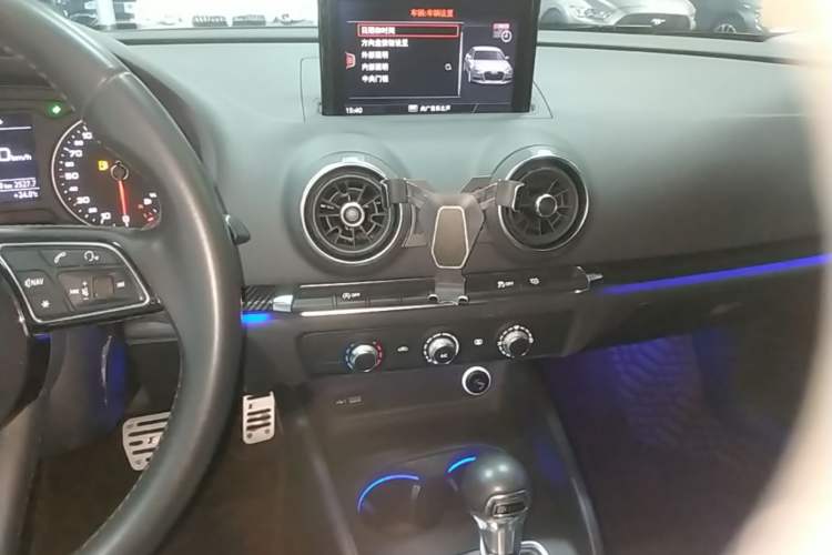 Used Audi A3 2019 Limousine 35 TFSI Ambition China VI Audio And AC Panel