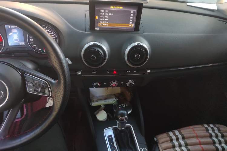 Used Audi A3 2019 Limousine 35 TFSI Fashion Edition China VI Emission Standard Audio And AC Panel
