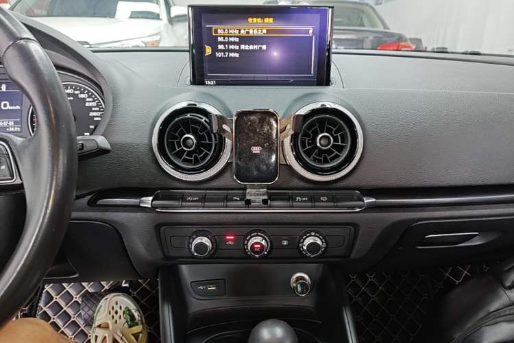 Used Audi A3 2019 Limousine 35 TFSI Fashion Edition China V standard Audio And AC Panel