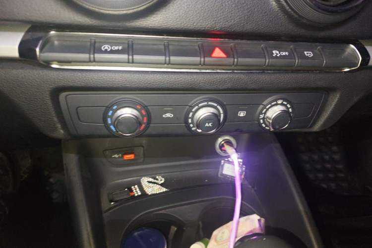 Used Audi A3 2019 Limousine 35 TFSI Ambition China VI Audio And AC Panel