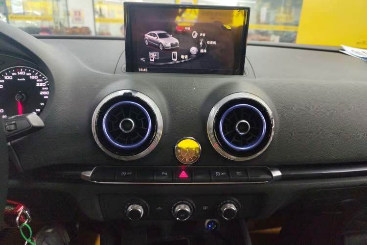 Used Audi A3 2019 Limousine 35 TFSI Fashion Edition China VI Emission Standard Audio And AC Panel