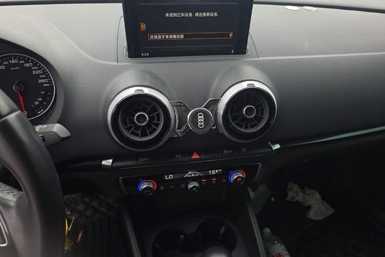 Used Audi A3 2019 Limousine 35 TFSI Fashion Edition China V standard Audio And AC Panel