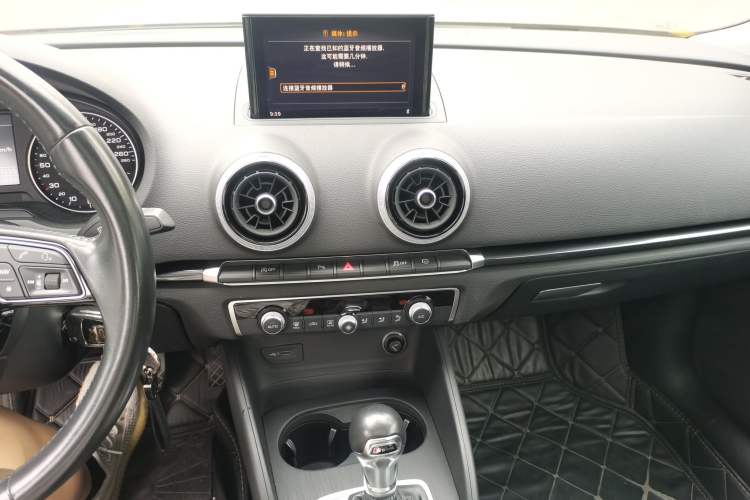 Used Audi A3 2019 Limousine 35 TFSI Fashion Edition China VI Emission Standard Audio And AC Panel