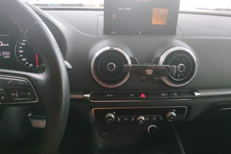Used Audi A3 2019 Sportback 35 TFSI Style Edition China VI Emission Standard Audio And AC Panel
