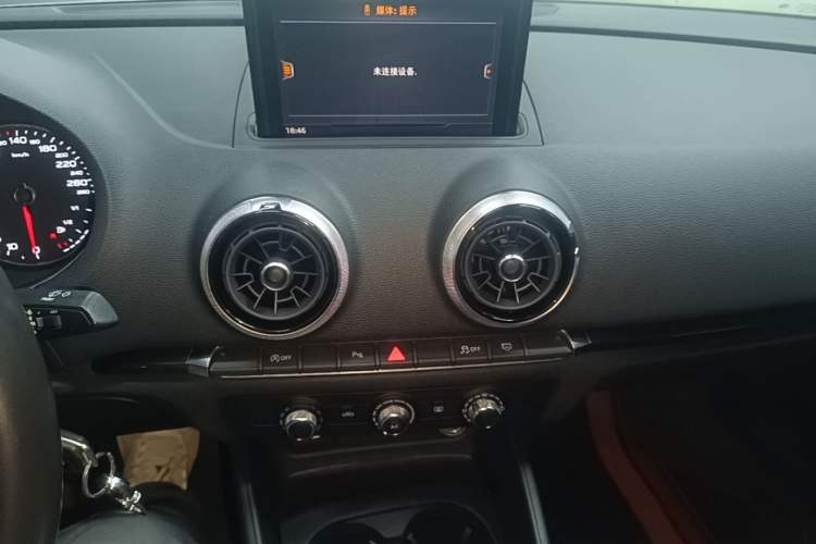 Used Audi A3 2019 Limousine 35 TFSI Fashion Edition China V standard Audio And AC Panel