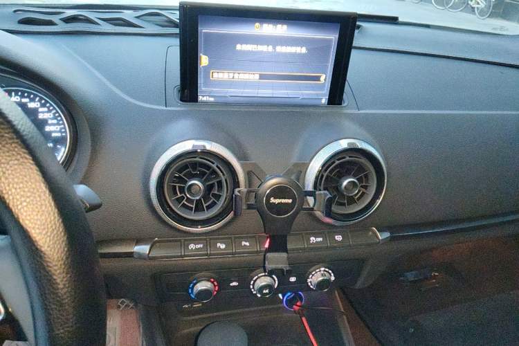 Used Audi A3 2019 Sportback 35 TFSI Fashion Edition China VI Emission Standard Audio And AC Panel