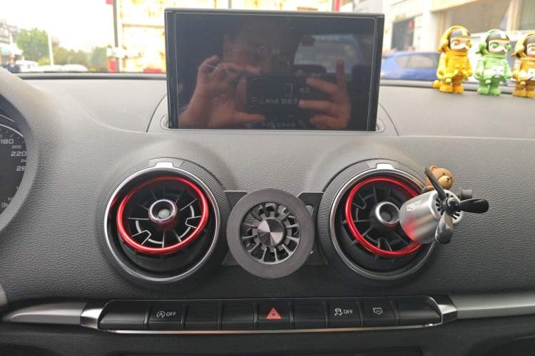 Used Audi A3 2019 Limousine 35 TFSI Ambition China VI Audio And AC Panel