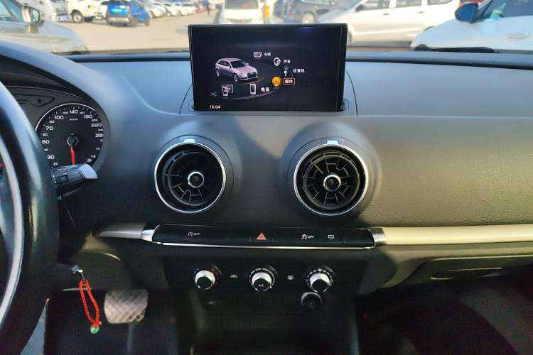 Used Audi A3 2019 Sportback 35 TFSI Ambition China VI Audio And AC Panel