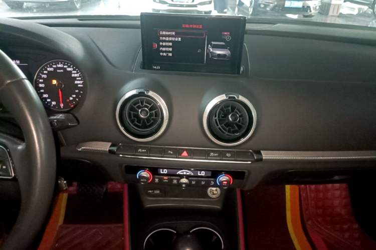 Used Audi A3 2019 Sportback 35 TFSI Style Edition China VI Emission Standard Audio And AC Panel