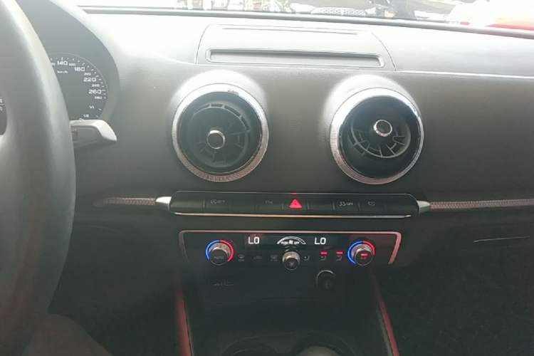 Used Audi A3 2019 Limousine 35 TFSI Style Edition China VI Emission Standard Audio And AC Panel