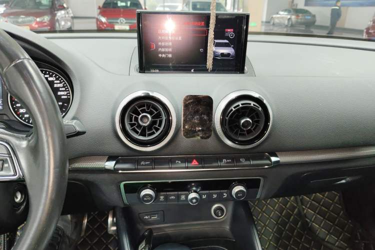 Used Audi A3 2019 Sportback 35 TFSI Style Edition China VI Emission Standard Audio And AC Panel
