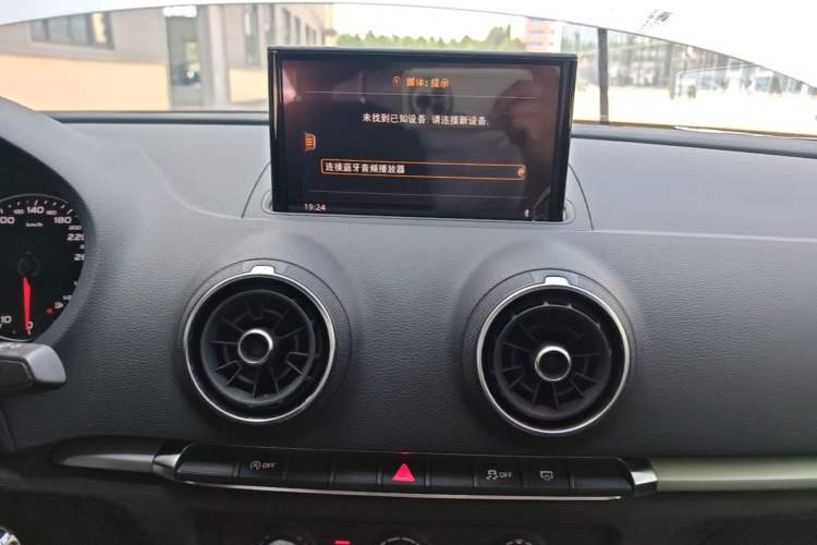 Used Audi A3 2019 Limousine 35 TFSI Ambition China VI Audio And AC Panel