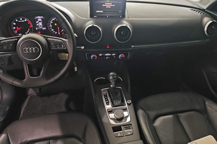 Used Audi A3 2019 Limousine 35 TFSI Style Edition China VI Emission Standard Audio And AC Panel