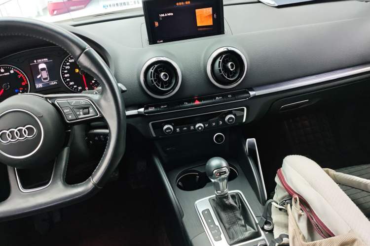 Used Audi A3 2019 Limousine 35 TFSI Sport Edition China V Emission Standard Audio And AC Panel