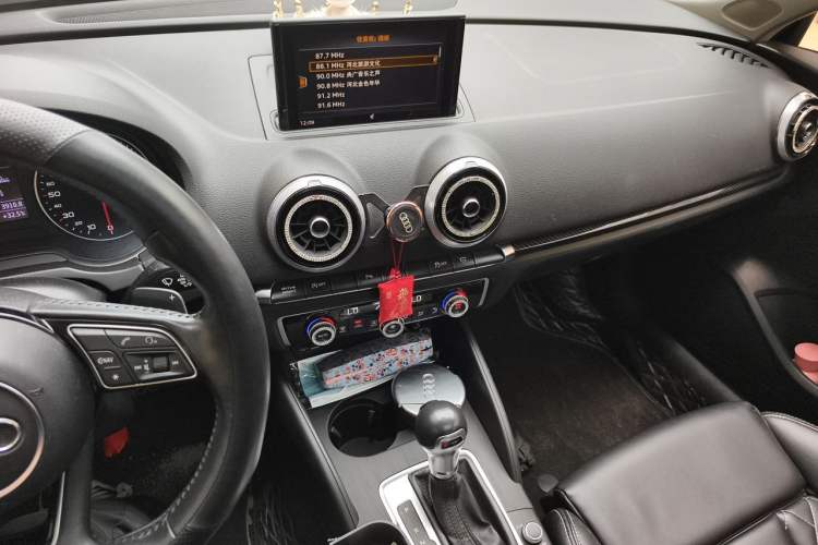 Used Audi A3 2019 Sportback 35 TFSI Sporty Version National V Audio And AC Panel