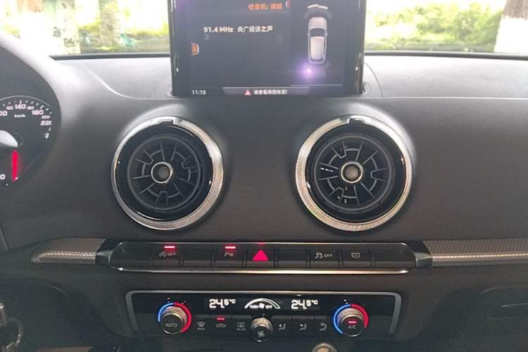 Used Audi A3 2019 Sportback 35 TFSI Style Edition China VI Emission Standard Audio And AC Panel