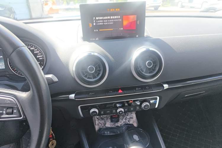 Used Audi A3 2019 Limousine 35 TFSI Fashion Edition China V standard Audio And AC Panel