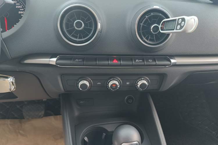 Used Audi A3 2019 Sportback 35 TFSI Ambition China VI Audio And AC Panel