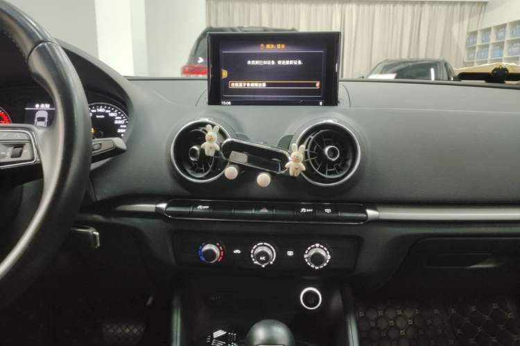 Used Audi A3 2019 Limousine 35 TFSI Ambition China VI Audio And AC Panel