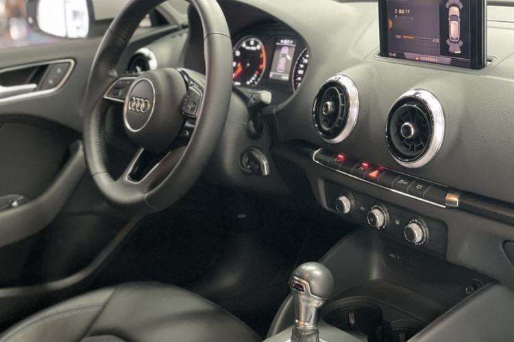 Used Audi A3 2019 Sportback 35 TFSI Fashion Edition China VI Emission Standard Audio And AC Panel