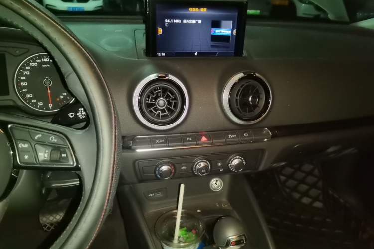 Used Audi A3 2019 Sportback 35 TFSI Fashion Edition China VI Emission Standard Audio And AC Panel