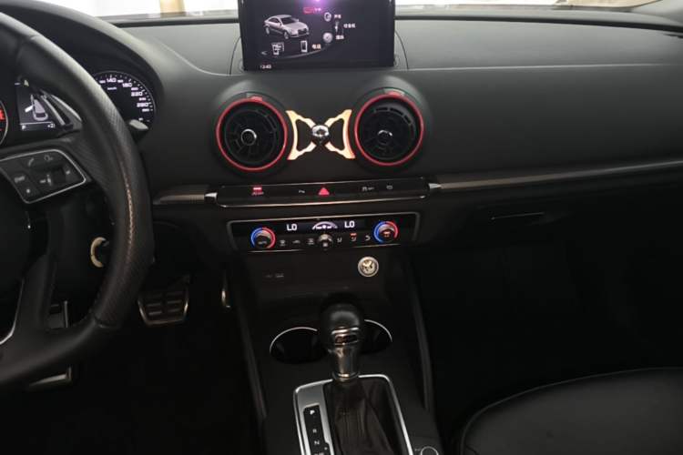 Used Audi A3 2019 Limousine 40 TFSI Style Edition China V Emission Standard Audio And AC Panel