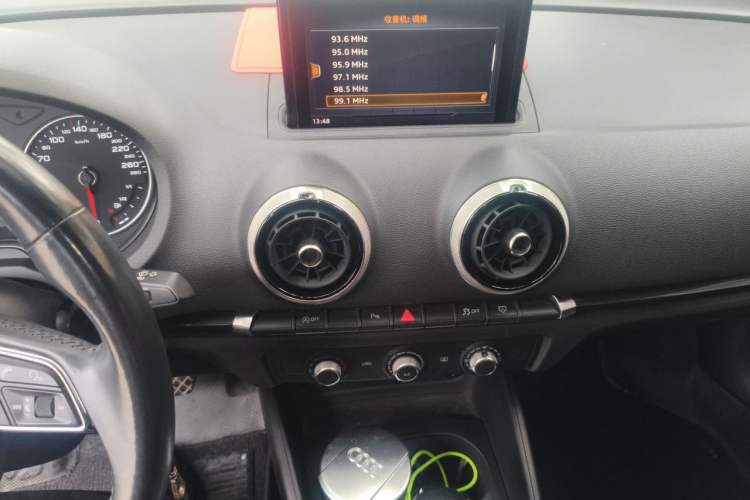 Used Audi A3 2019 Limousine 35 TFSI Fashion Edition China VI Emission Standard Audio And AC Panel