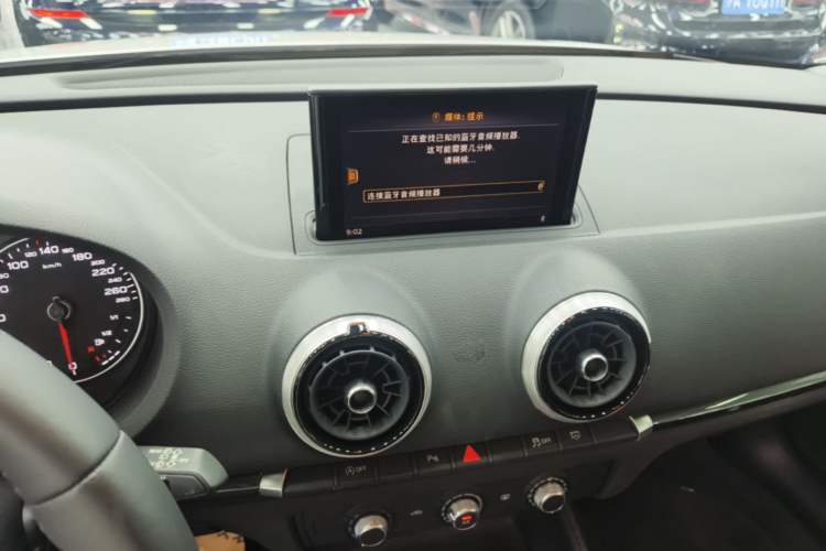 Used Audi A3 2019 Sportback 35 TFSI Fashion Edition China VI Emission Standard Audio And AC Panel