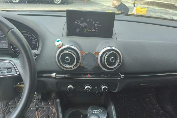 Used Audi A3 2019 Sportback 35 TFSI Fashion Edition China VI Emission Standard Audio And AC Panel