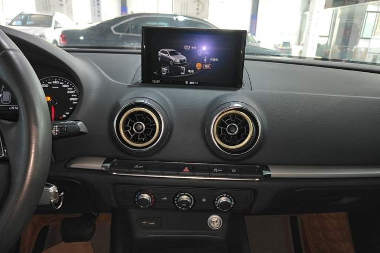 Used Audi A3 2019 Sportback 35 TFSI Ambition China VI Audio And AC Panel