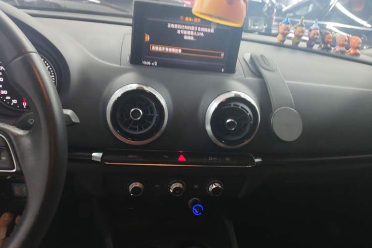 Used Audi A3 2019 Sportback 35 TFSI Fashion Edition China VI Emission Standard Audio And AC Panel