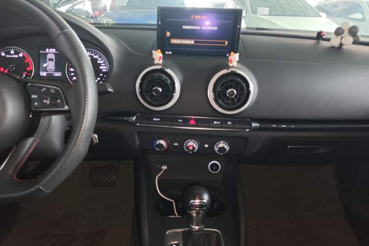 Used Audi A3 2019 Sportback 35 TFSI Fashion Edition China VI Emission Standard Audio And AC Panel