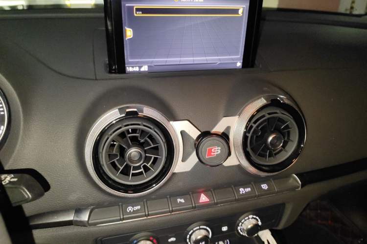 Used Audi A3 2019 Sportback 35 TFSI Fashion Edition China VI Emission Standard Audio And AC Panel